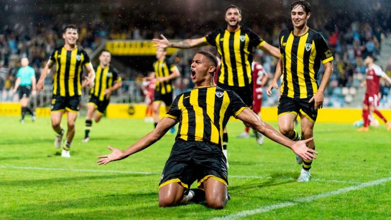 Maroan Sannadi celebra uno de los dos goles que le marcó al Nàstic. foto: barakaldo