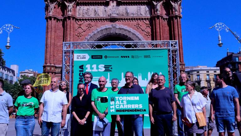 Representants de les entitats independentidtes a l’Arc de Triomf de BarcelonaFoto: ACN