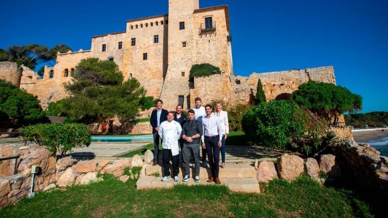 Esta mañana, los cocineros han presentado la iniciativa en el Castell de Tamarit. Foto: Marc Bosch