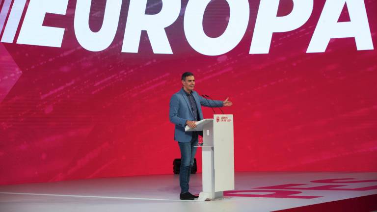 El lider del PSOE y presidente en funciones de España, Pedro Sánchez, durante su intervención, en la segunda jornada del Congreso Europeo Socialista. Foto: EFE/ Jorge Zapata