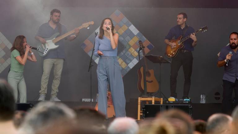 Judit Neddermann va encetar la vetllada, que va cloure amb Sopa de Cabra. Foto. J. Revillas