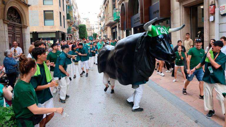 El Bou de Reus també va sortir al carrer per commemorar els seus 20 anys. Foto: Alba Mariné
