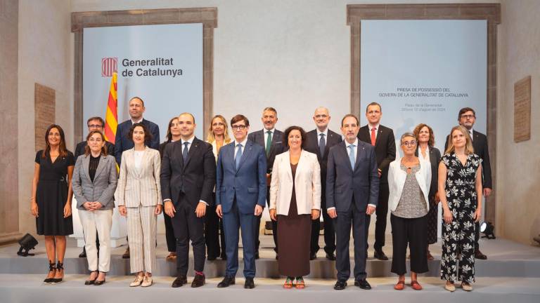 Foto de família del nou Govern de la Generalitat, presidit per Salvador Illa. Foto: ACN