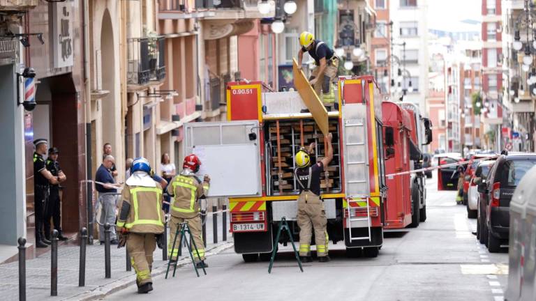 $!VÍDEO | El colapso de un edificio en Tarragona obliga a desalojar a 13 familias