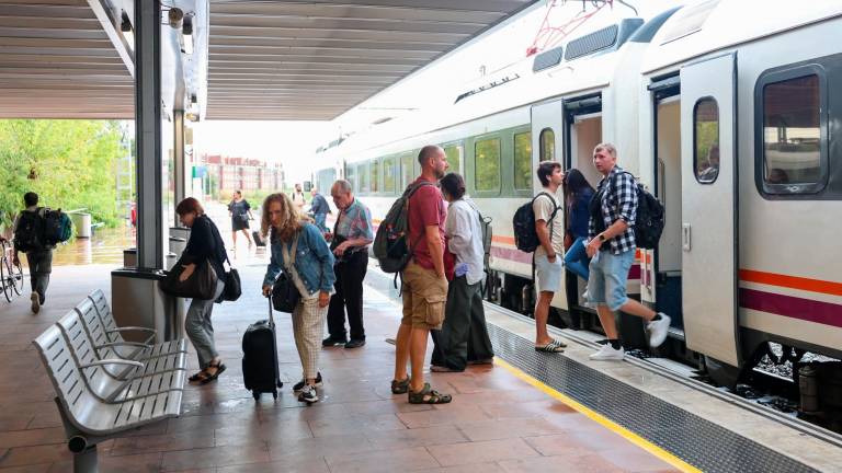 El sindicato alerta que más de 15.000 personas utilizan este servicio diariamente. Foto: Alba Mariné