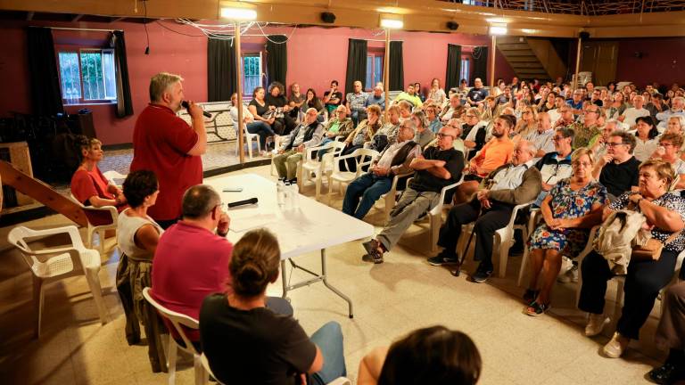 El alcalde convocó a los vecinos a una reunión, ayer, para abordar el estado del suministro. foto: alba mariné