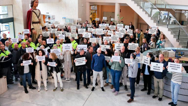 Los trabajadores del Ayuntamiento de Cambrils llevan meses pidiendo que el consistorio cumpla los acuerdos laborales pactados. FIRMA: Alba Mariné