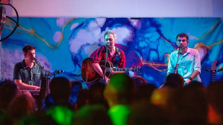 Dani, Joan Enric y Ferran, en el concierto de ayer en el Cau. Foto: Marc Bosch