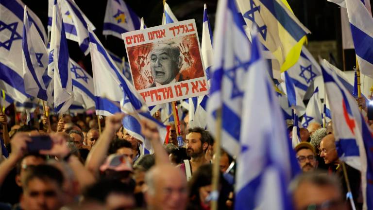 Manifestación contraria a Netanyahu, y a favor de un alto al fuego en Gaza, este jueves en Jerusalén. FOTO: EFE