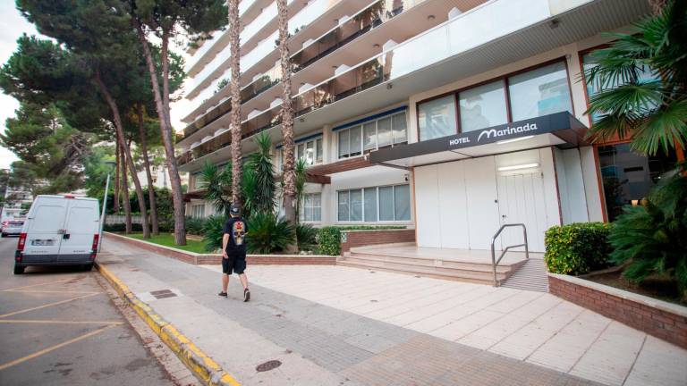 El Hotel Marinada está ubicado a escasos metros de la calle Carles Buïgas de Salou. foto: marc bosch