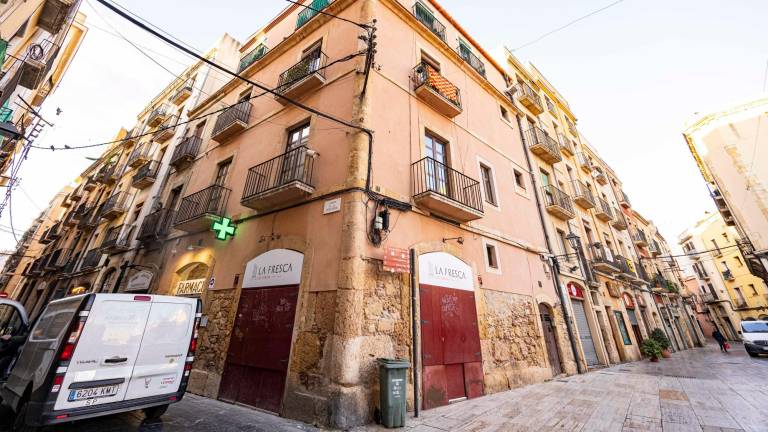 En la Part Alta todavía hay soportes de hierro o ‘palomillas’ por donde pasan los cables. Foto: Àngel Ullate