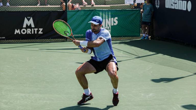 Steven Díaz durante el pàrtido de este mediodía en el Tennis Berà. Foto; Àngel Ullate