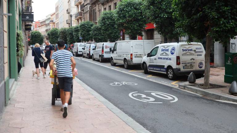 La mayoría de las zonas para depositar o llevarse mercancías se localizan en el centro de la ciudad, donde hay más actividad. Foto: Alba Mariné