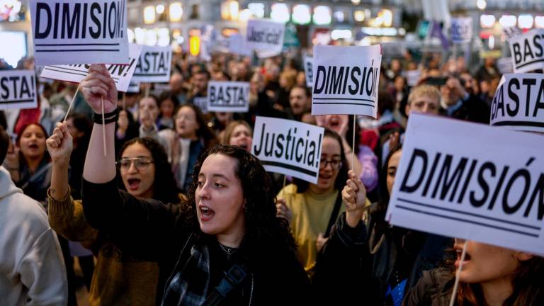 $!Una marea humana toma el centro de València para exigir la dimisión de Mazón y su Consell