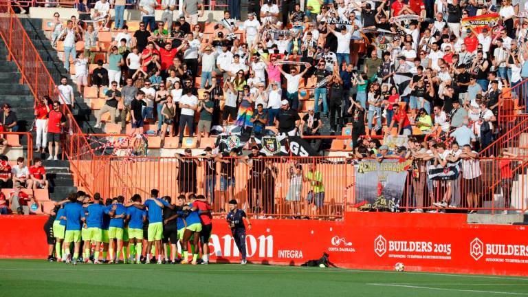 La afición del Ceuta antes de empezar el partido. Foto: Pere Ferré
