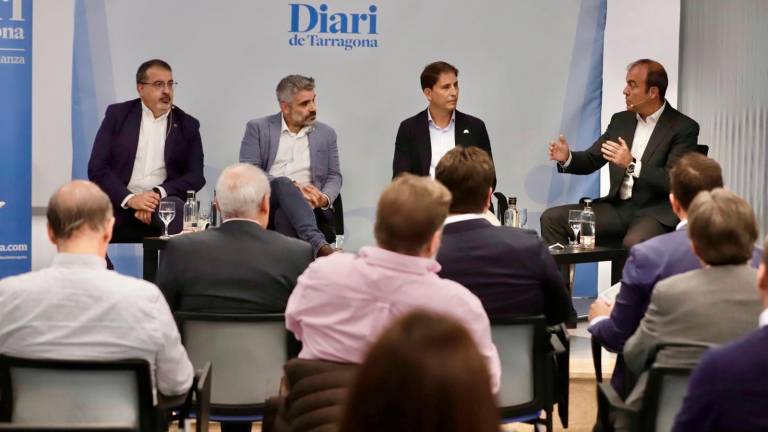 $!Los ponentes de la presentación. De izquierda a a derecha.: Juan Antonio Duro, catedràtic d’Economia de la URV, Carlos Brull, president del Patronat de Turisme de la Diputació de Tarragona, Francesc Pintado, president de l’AEHT y Albert Canadell, membre de la Junta del FEHT. Foto: Marc Bosch