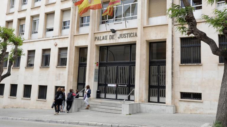 Exterior del Palau de Justícia, donde está el Juzgado de Violencia sobre la Mujer de Tarragona. Foto: Pere Ferré
