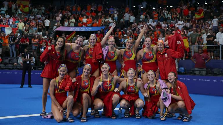 Las chicas de waterpolo celebran el pase a semifinales. Foto: EFE