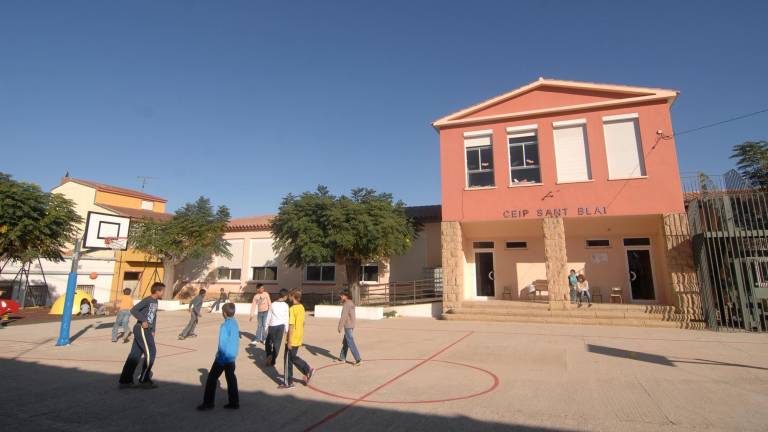 L’escola pública de Bot, a la Terra Alta, una població que actualment compta amb 560 habitants. Foto: J. Revillas