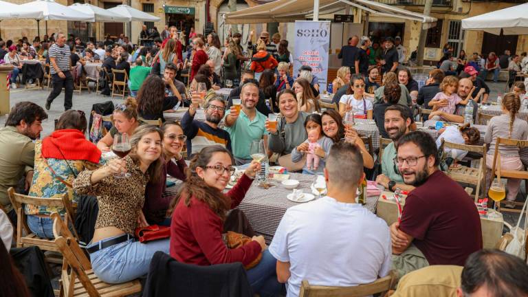 Además de la cata de vinos hay propuestas de siete restauradores. Foto: Àngel Ullate