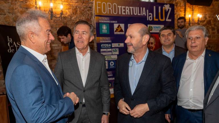 El presidente de la RFEF el tercero por la izquierda. Foto: EFE