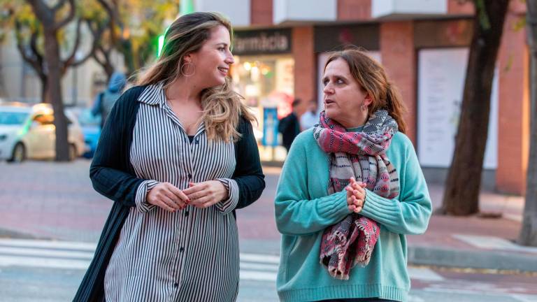 Candela López y Gemma Tarafa, este martes en la Avinguda Marquès de Montoliu de Tarragona. Foto: Marc Bosch