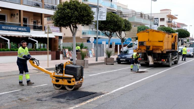 Trabajos en el asfalto de la avenida Diputació. Foto: Aj. Cambrils