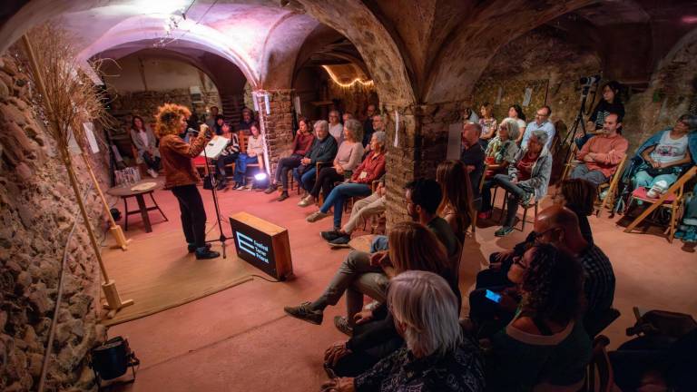 $!Desde Manlleu, participó en el recital la poetisa Raquel Santanera. FOTO: MARC BOSCH