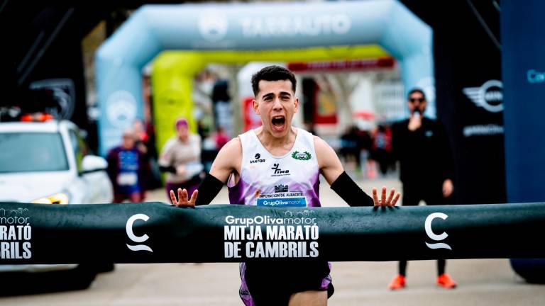 $!Oriol Ramírez y Andrea Bernal ganan la Mitja Marató de Cambrils