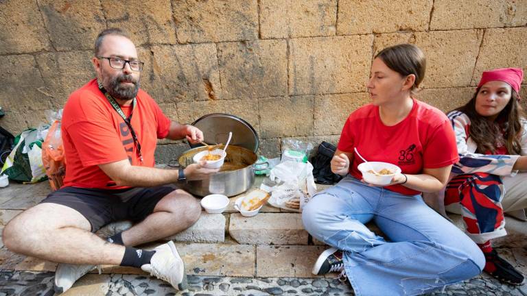 Miembros de la Víbria con el ‘romesquet’. Foto: Àngel Ullate