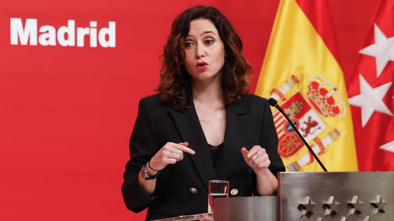 La presidenta de la Comunidad de Madrid, Isabel Díaz Ayuso, comparece en rueda de prensa tras la reunión del Consejo de Gobierno regional, este miércoles. Foto: EFE