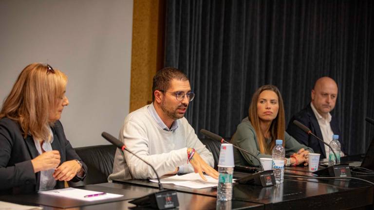 Elga Molina, la segunda por la derecha, en una imagen del pasado mes de noviembre en la Cambra de la Propietat. Foto: Àngel Ullate