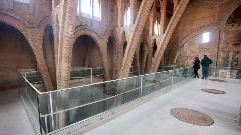 Interior del celler cooperatiu del Pinell de Brai, una de les catedrals del vi. Foto: Joan Revillas