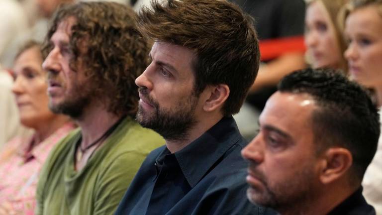 Xavi, Piqué y Puyol estuvieron presentes en la despedida de Sergi Roberto. Foto: EFE