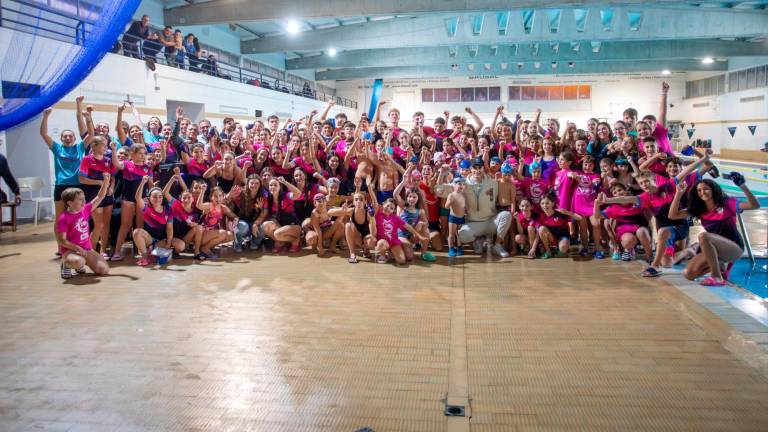 $!La foto de familia del CN Tàrracon con Carles Coll. Foto: Marc Bosch