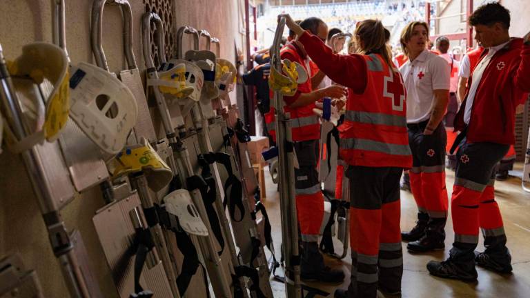 Creu Roja tenía trabajando a 70 personas, eran los responsables de los traslados. Foto: Àngel Ullate