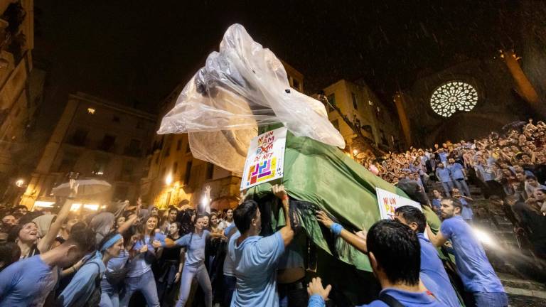 La Mulassa tuvo que ser tapada con plásticos para protegerse de la lluvia. Foto: Àngel Ullate