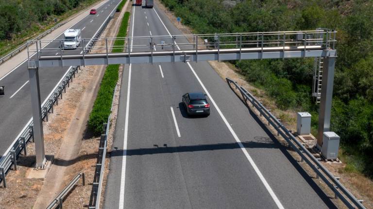 La autopista AP-7 en su paso por Amposta. FOTO: Joan Revillas