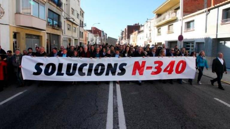 $!Una protesta contra la N-340 en L’Arboç.