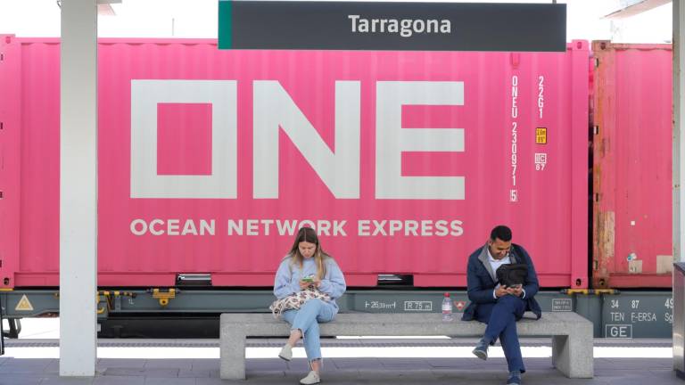 Un tren de mercancías en la estación de trenes de Tarragona. FOTO: Pere Ferré/DT