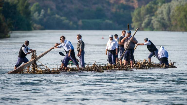 Sirgadors, raiers i muletes rememoraran la tradició fluvial a Móra d’Ebre durant la 121a edició de l’esperada Festa del Riu. Foto: J: Revillas