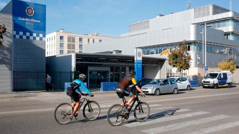 La comisaría está a pocos metros del supermercado donde se produjeron los hechos. Foto: DT