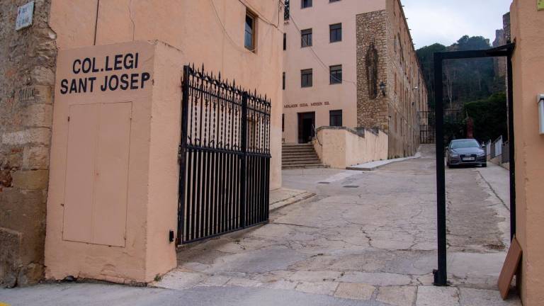 Entrada al complex de l’antic Col·legi Sant Josep, al barri del Rastre. Foto: Joan Revillas