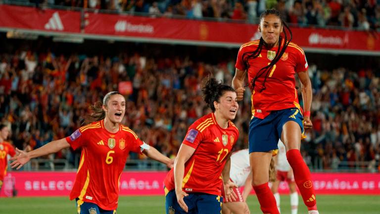 Salma Paraluello celebra uno de los goles conseguidos con España.