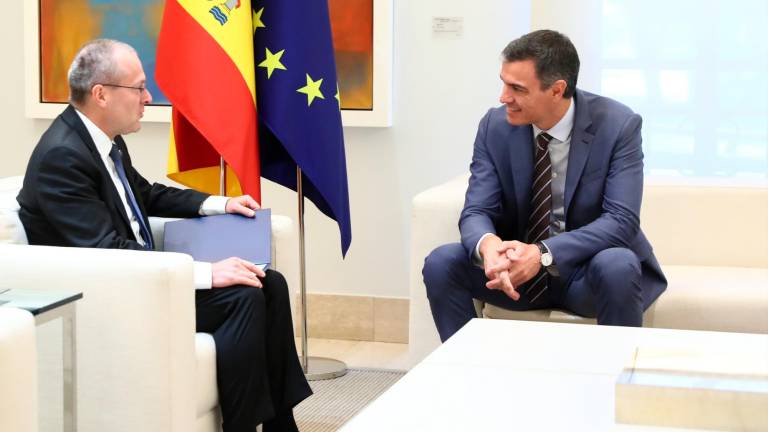 El presidente del Gobierno, Pedro Sánchez con Hans Kluge, Director Regional de la OMS para Europa . Foto: EFE/Moncloa/Fernando Calvo