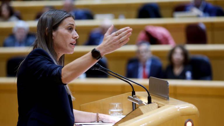 La portavoz de Junts, Míriam Nogueras, interviene en el pleno del Congreso, reunido excepcionalmente en el Senado, que debate la convalidación de tres decretos del Gobierno con medidas para amortiguar la crisis. Foto: EFE