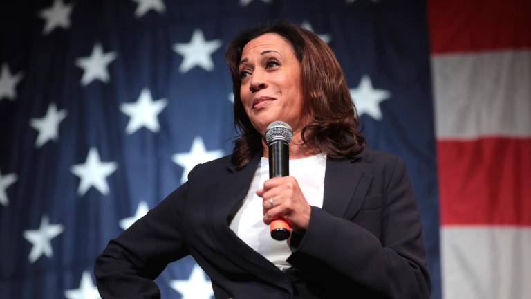 Un gesto torero de Kamala Harris en un mitin. Foto: Gage Skidmore