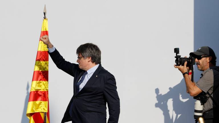 Carles Puigdemont a su llegada al estrado del Passeig Lluís Companys. foto: efe