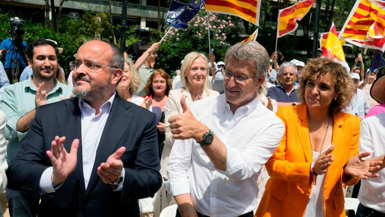 Acto final de campaña del PP en Barcelona. De izquierda a derecha, el tarraconense Alejandro Fernández, Feijóo y Dolors Montserrat. Foto: EFE