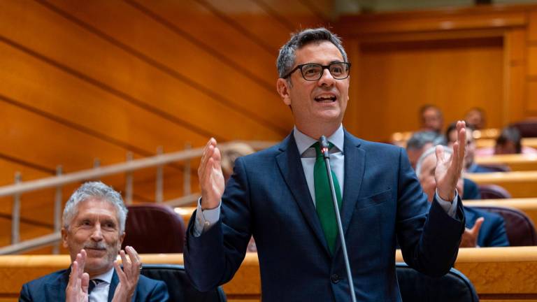 El ministro de la Presidencia, Justicia y Relaciones con las Cortes, Félix Bolaños, y el ministro de Interior, Fernando Grande-Marlaska, durante el Pleno del Senado este martes, en Madrid. Foto: EFE